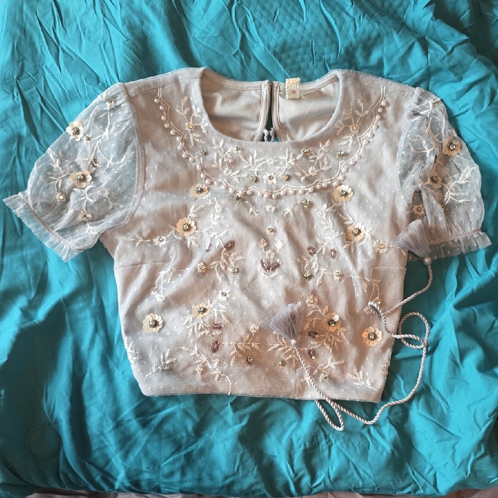 Divided Embroidered Lace Blouse - Gray and White